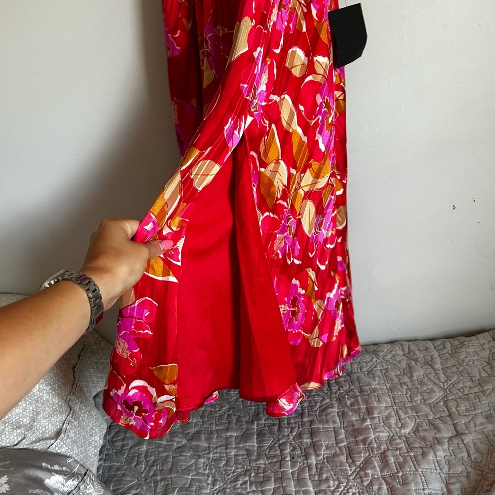 NWT LULUS ALL ABOUT LOVE RED FLORAL PRINT MIDI DRESS SIZE MEDIUM VIBRANT RED - Picture 5 of 15